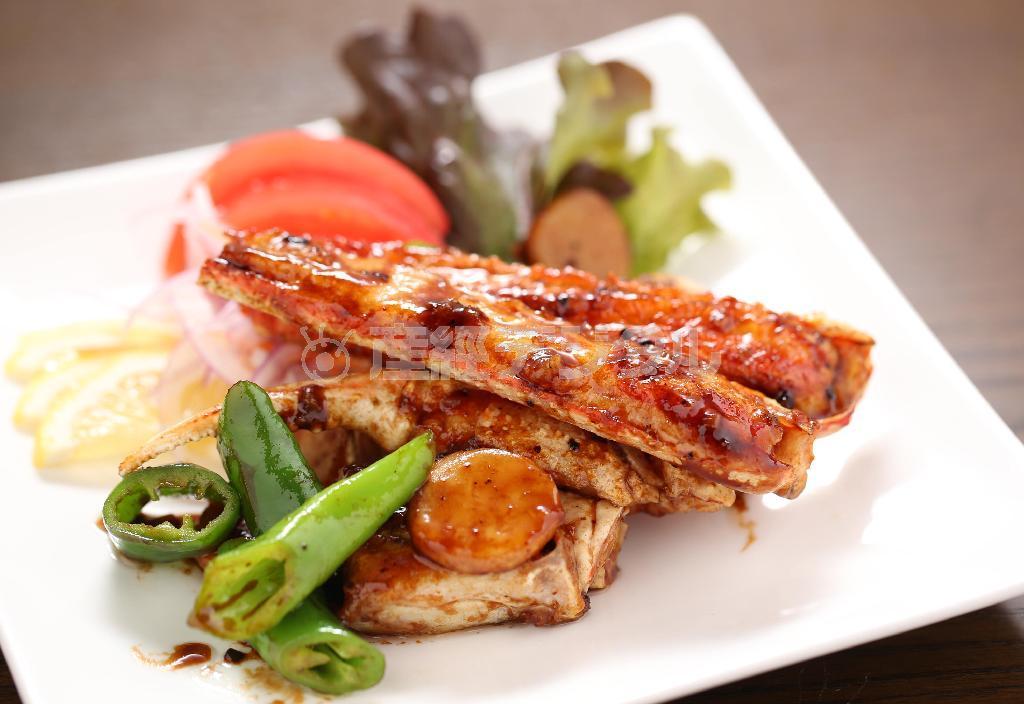 冬の食材、ズワイガニ。塩分の濃い調味料で炒める