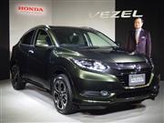 新型ＳＵＶ「ヴェゼル」の発売を発表するホンダの伊東孝紳社長＝１９日、東京都港区