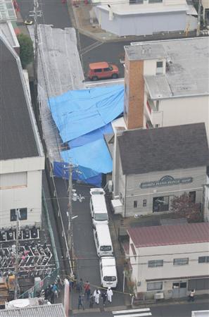 「餃子の王将」の社長が撃たれた現場＝１９日午前１０時４２分、京都市山科区（本社ヘリから、山田哲司撮影）