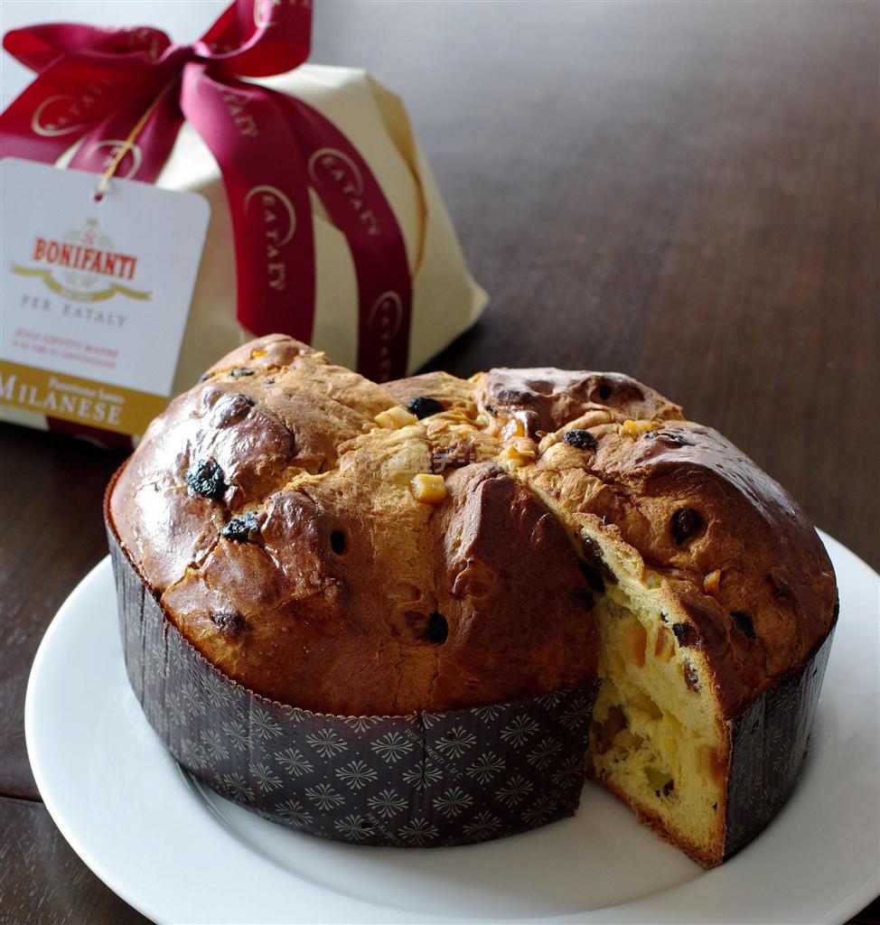 イタリアのクリスマスに欠かせない「パネットーネ」（２５００円）。独特の弾力と甘みでついつい手が伸びてしまう