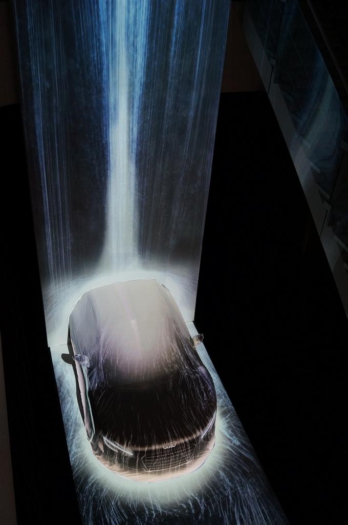 チームラボとアウディがコラボしたプロジェクションマッピング「Ｔｈｅ Ｗａｔｅｒｆａｌｌ ｏｎ Ａｕｄｉ Ｒ８」