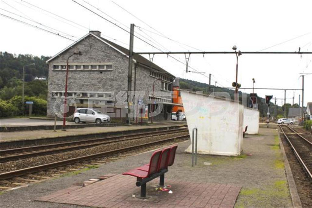 ヨーロッパらしい、石造りで風情のある駅舎