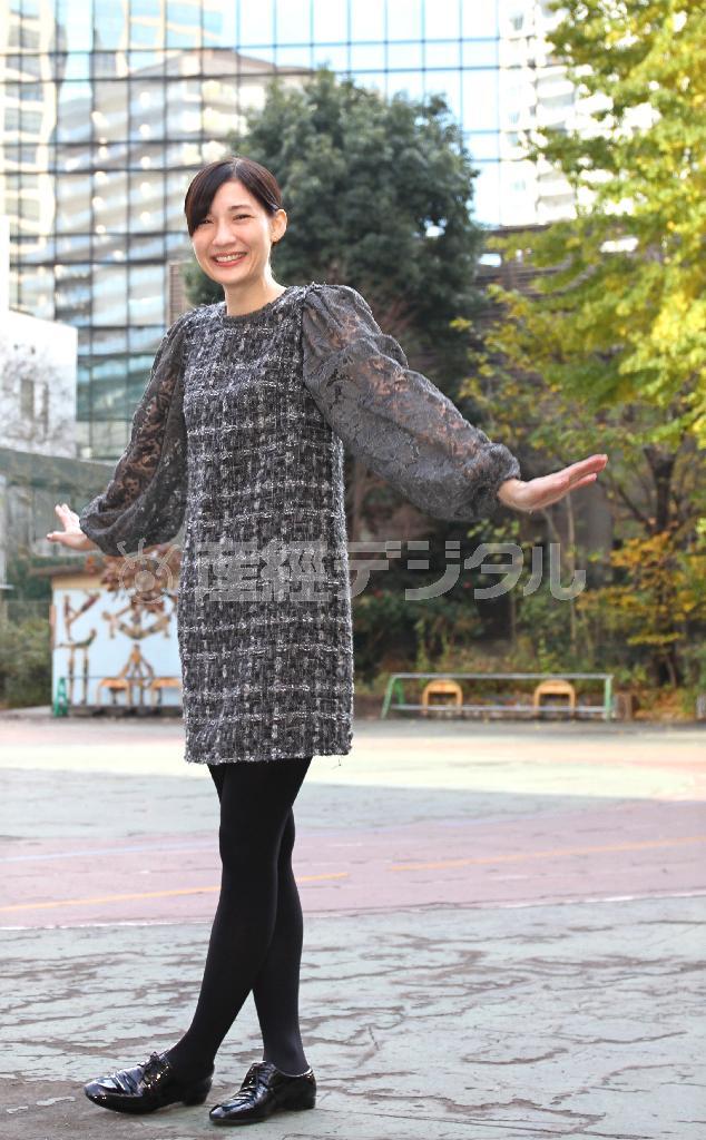 「最近、ふらっと美術館によく行きます。風景画が好きなんです」と女優のマイコさん。大作家の絵を眺めながら「部屋に飾ったら…」と想像を巡らせるそうだ（瀧誠四郎撮影）