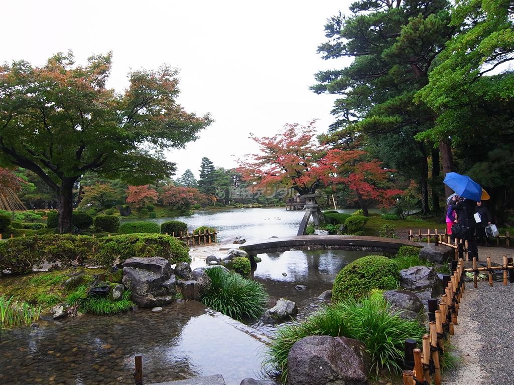 「兼六園」とは、６つの優れた景勝を兼ね備えていることからつけられた。四季折々の景観が楽しめる＝石川県金沢市（杉山みどり撮影）