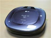 ＬＧエレクトロニクスの「ＨＯＭ－ＢＯＴ」。一般的なお掃除ロボットとは異なり、本体形状は正方形を採用する