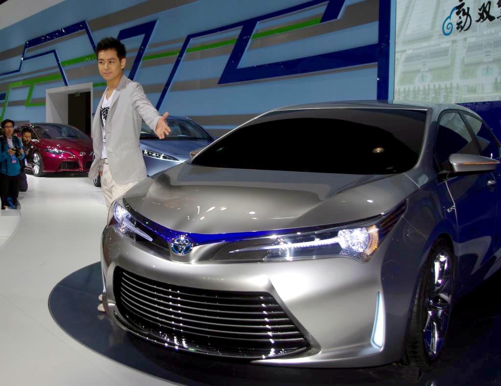 トヨタが上海モーターショーで発表した次世代ＨＶ（飯田耕司撮影）