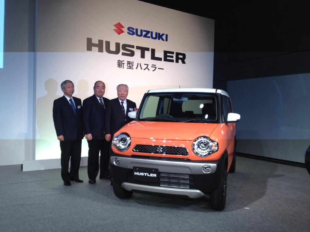 スズキが１月８日から発売する新型軽自動車「ハスラー」＝２４日、東京都新宿区（飯田耕司撮影）