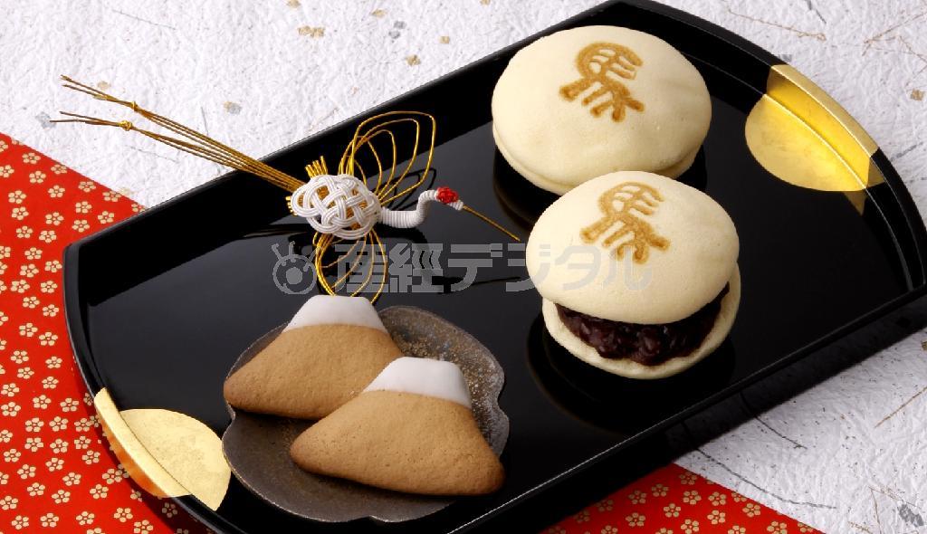 銀座＿甘楽の「フジサブレー」（１２枚１０００円）と「干支繭衣」（１個１８０円・いずれもグランスタ）