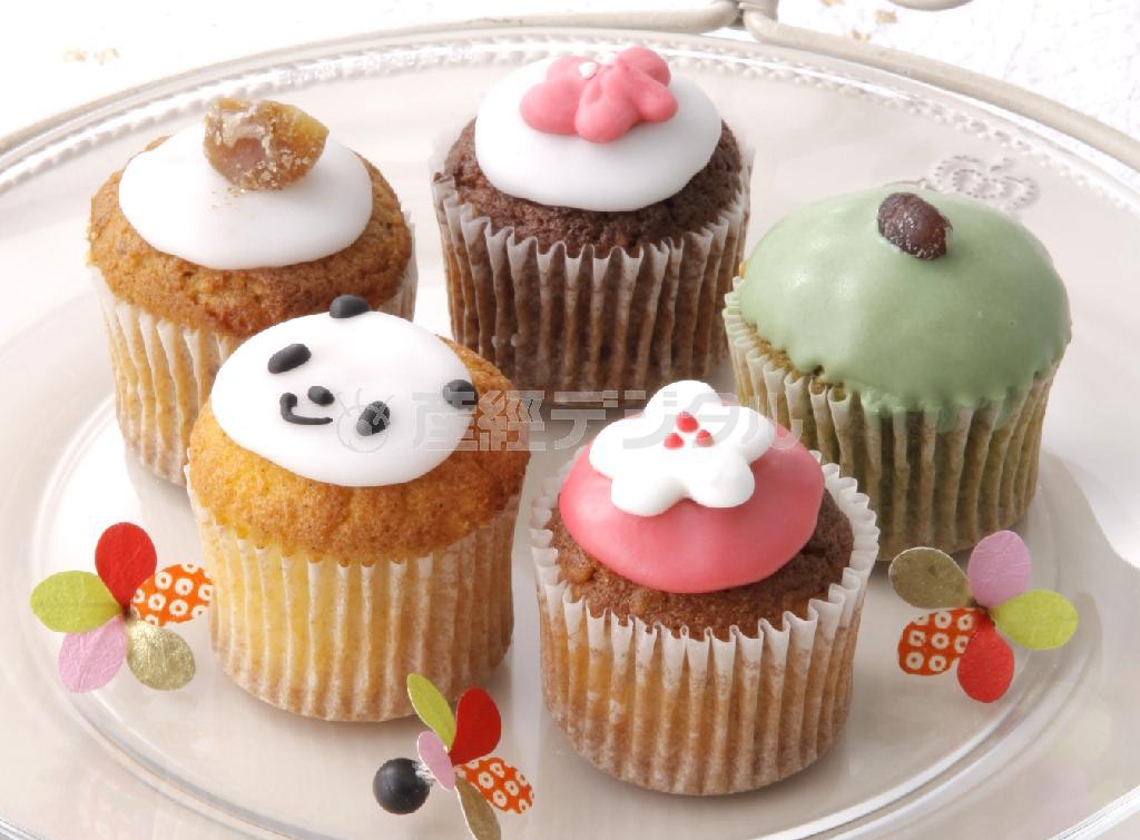 フェアリーケーキフェアの「５種の味わいカップケーキ“新春”」（５個入り１１００円、１０個入り２０００円、グランスタ）