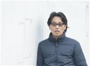 パロディーが大好きという天久聖一（あまひさ・まさかず）さん。「ものの見方を１つ覚えれば、次からは自分で妄想して楽しめる」と話す（塩塚夢撮影）