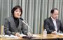 新宿、立川両店の土地建物取得と和歌山店の閉店を発表する高島屋の肥塚見春専務（左）＝２６日、東京都千代田区