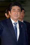 ２６日午前、官邸に入った安倍首相（酒巻俊介撮影）