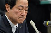 会見するみずほフィナンシャルグループ（ＦＧ）の佐藤康博社長＝２６日午後、日本銀行（三尾郁恵撮影）
