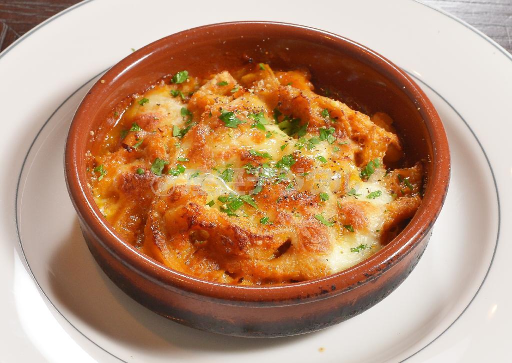 現地では屋台でもよく出されているというメニュー「トリッパと白インゲン豆の煮込みフィレンツェ風」