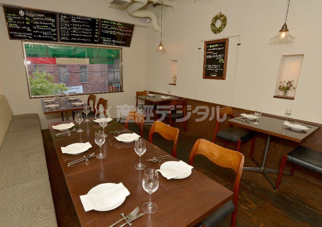 広々とした店内＝２０１３年１２月１２日、京都市中京区（榎本雅弘撮影）