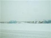 月寒（つきさむ）川という川に架かる橋。今年は雪が遅かったのですが、２０１３年１２月２３日、ついにこんな感じになりました。なんだかんだいってホワイトクリスマスになるものですね…＝北海道札幌市（乾ルカさん撮影）