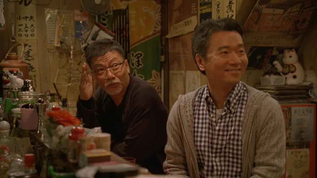 大和ハウス工業のＣＭ「湘南にも」篇に出演する塩見三省さん（写真左）と尾美としのりさん
