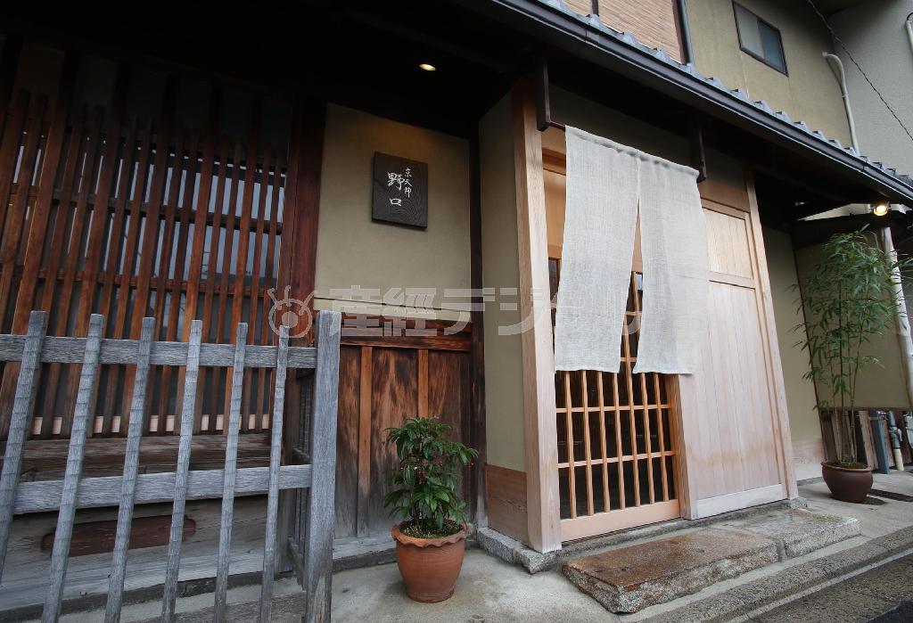 天神さんこと北野天満宮の南に位置する「京天神＿野口」＝２０１３年１２月１８日、京都市上京区