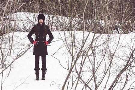 シンプルなデザインと高い防寒性で、雪山はもちろん街歩きでも活躍してくれる「トフィノ」（１万９９５０円）