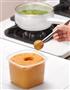 クルッと回して簡単に１人前を計量できるみそマドラー（提供写真）