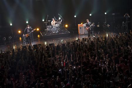 アーティストのＴＲＩＣＥＲＡＴＯＰＳ（トライセラトップス）＝２０１２年１１月３０日（山本倫子さん撮影、提供写真）