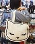 人気の猫バッグ（３０４５円）。サイズや種類も豊富にそろう＝大阪市北区（榎本雅弘撮影）