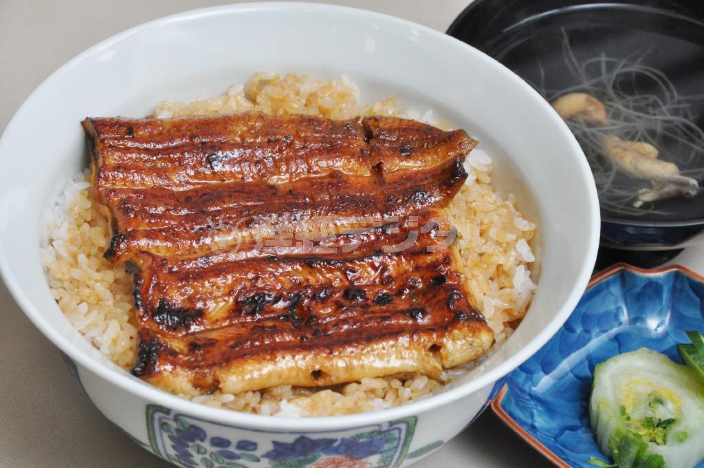 三河のウナギと茨城産コシヒカリを使用し、丹精込めて仕上げた「うな丼」（２６２５円）＝神奈川県横浜市中区（伴龍二撮影）