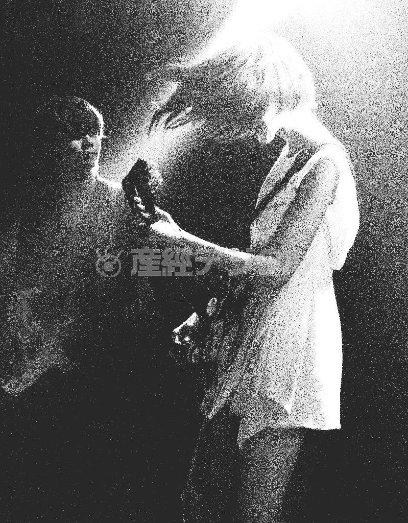 バンド「黒木渚」のギターボーカル、黒木渚（右、鋤田正義さん撮影、提供写真）