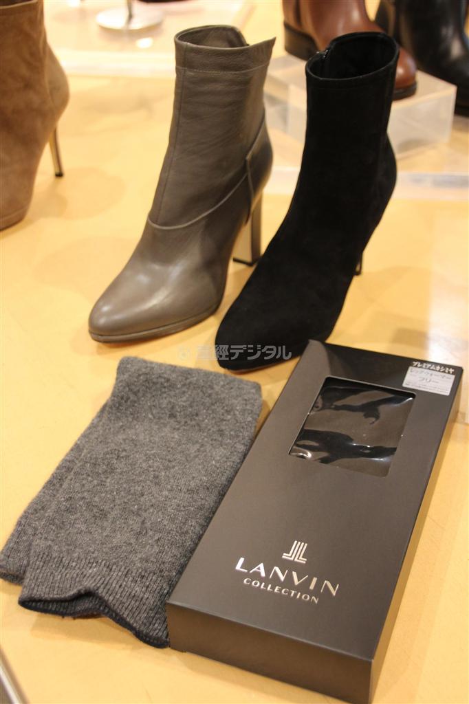 プレミアムカシミヤを使った最高級のレッグウォーマー（１万５７５０円）。一度使うと手放せなくなる…！？