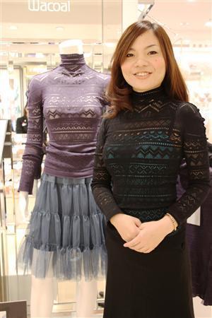 ワコールと松屋銀座、北陸吉田産業が共同開発したシースルータイプのインナー（１万２６００円）。４階ランジェリーワコールコーナー（今泉有美子撮影）