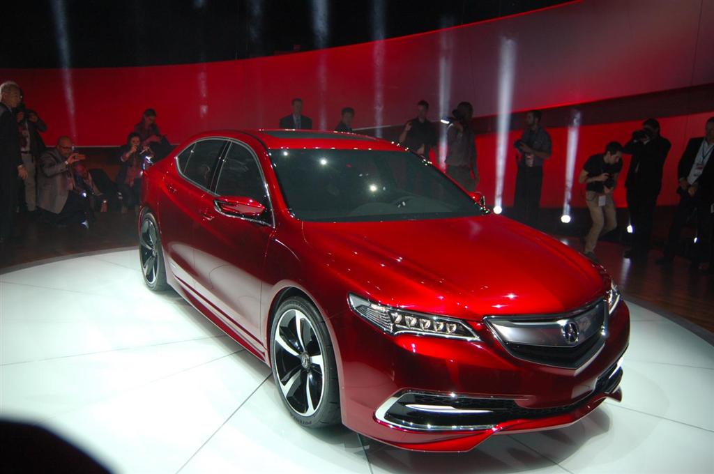 北米自動車ショーでホンダが発表した高級車ブランド「アキュラ」の新型セダン試作車「ＴＬＸプロトタイプ」＝１４日、米ミシガン州デトロイト