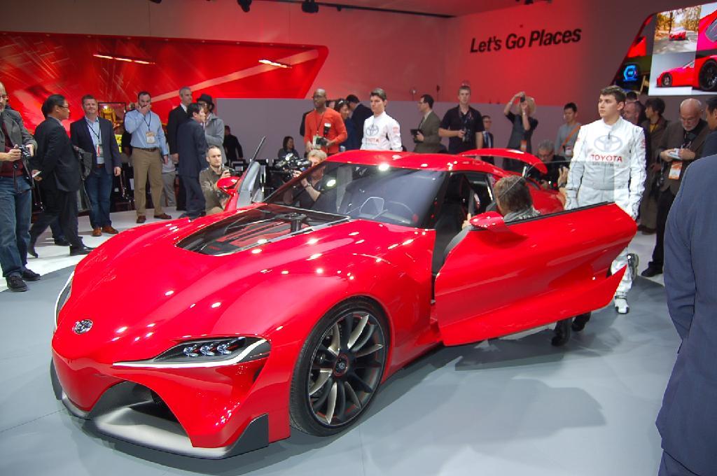 米国の景気回復傾向を受け、トヨタ自動車は高級スポーツカー「ＦＴ－１」を発表した＝１３日、米ミシガン州デトロイト（柿内公輔撮影）