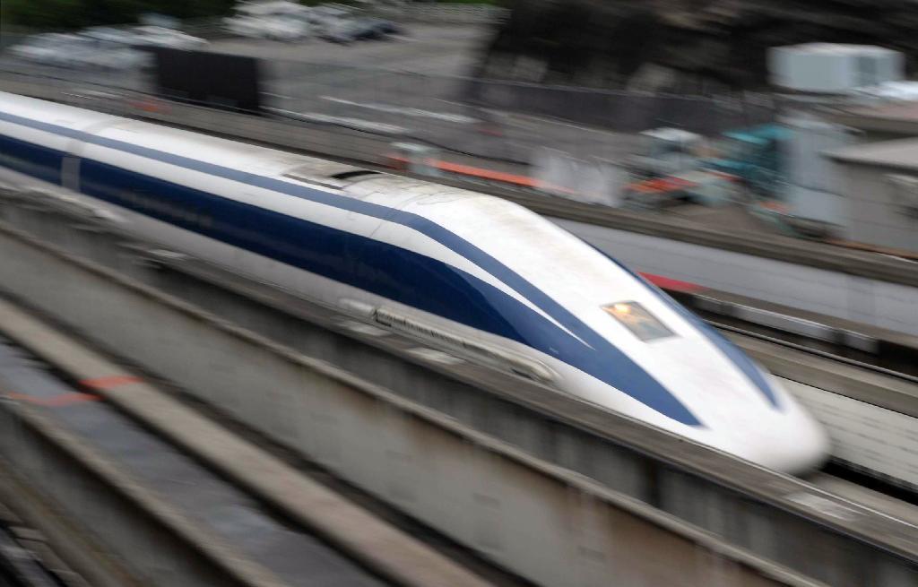平成３９年に開業予定のリニア中央新幹線（写真は試験走行するリニアモーターカー）