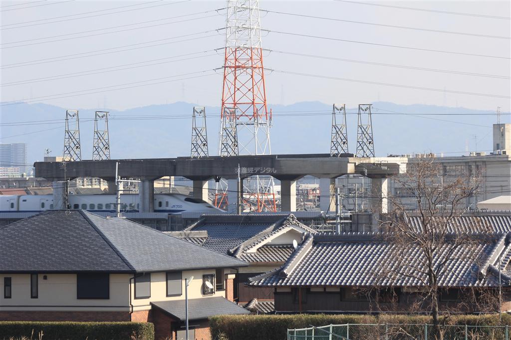 ひっそりと姿を消すことになった「幻の貨物新幹線」の高架橋＝大阪府摂津市（大竹直樹撮影）