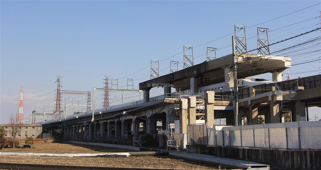 ひっそりと姿を消すことになった「幻の貨物新幹線」の高架橋＝大阪府摂津市（大竹直樹撮影）