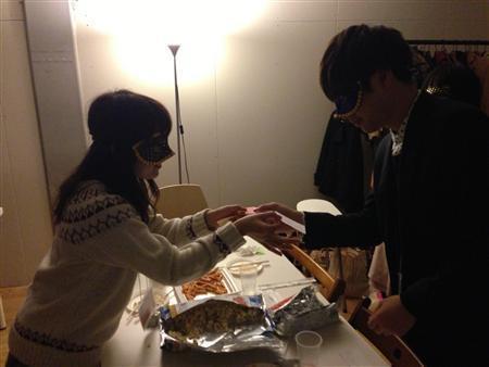 「闇コン」は緊張した雰囲気のなか幕を開けた＝２０１３（平成２５）年１２月１２日、東京・高田馬場の「１０°ｃａｆｅ」（４大学合同「チームＶＥＳＴ」有志学生記者撮影）