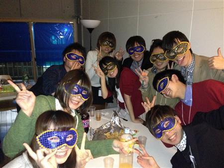 最後には最初の緊張からは想像できない打ち解けた雰囲気に＝２０１３（平成２５）年１２月１２日、東京・高田馬場「１０°ｃａｆｅ」（４大学合同「チームＶＥＳＴ」有志学生記者撮影）