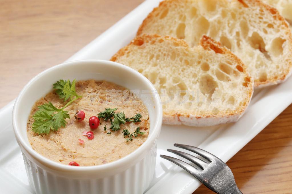 フレンチの定番前菜の一つ、「美肌豚のリエット」（６００円）