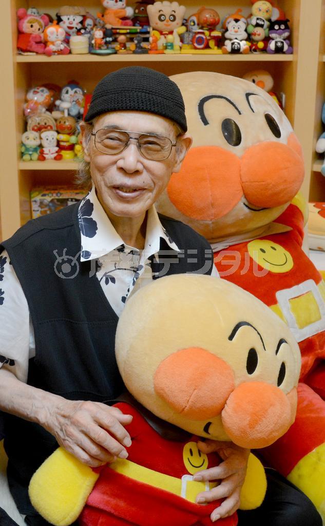 ２０１３年１０月に死去した、漫画家で詩人のやなせたかしさん。ラストメッセージとして、平和への願いを訴えた＝２０１２年６月３０日、東京都新宿区（北野浩之撮影）