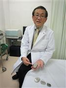 「ペースメーカーは小さくなり、患者の負担も少なくなった」と話す福並正剛大阪府立急性期・総合医療センター副院長＝大阪市住吉区