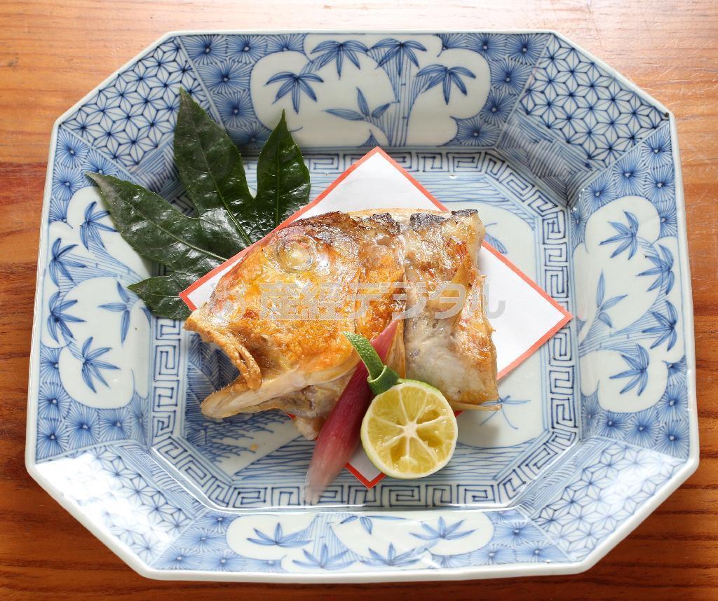 名物料理「ぐじの炭火焼き」はシンプルな塩味だ