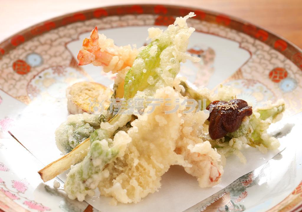薄衣をつけて揚げた天ぷらは上品な味わい