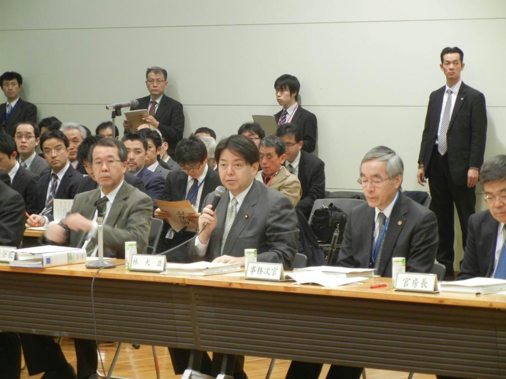 審議会であいさつする林芳正農林水産相（中央）＝２８日、東京都千代田区