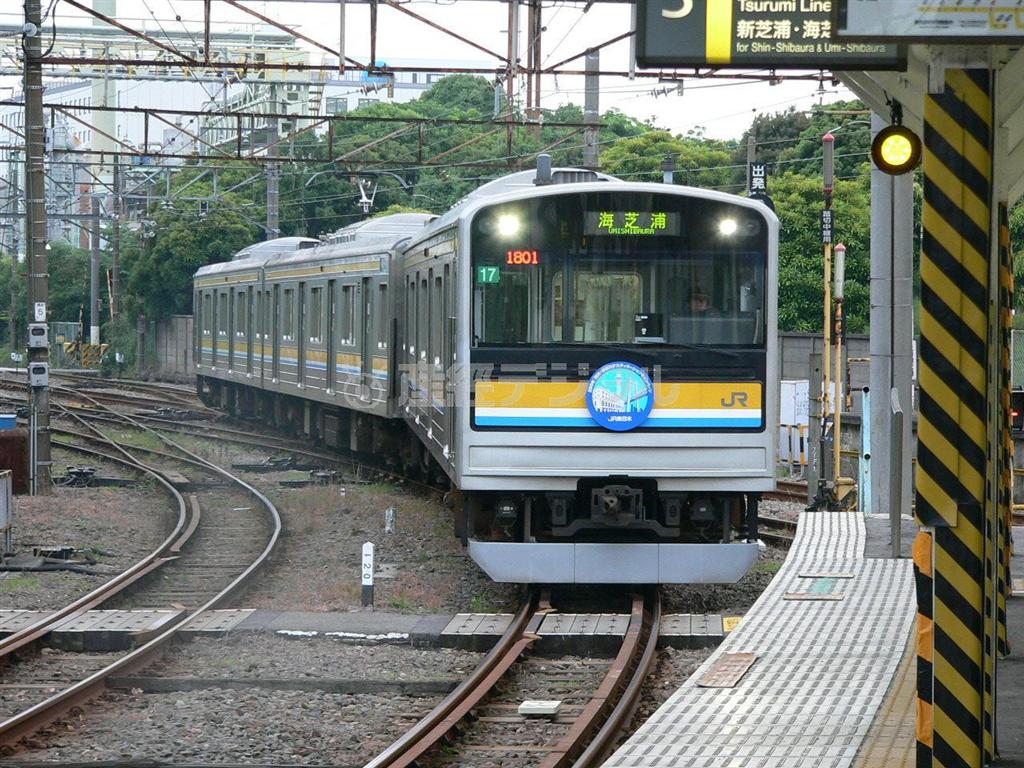 鶴見線の電車は３両編成。鶴見から海芝浦（うみしばうら）行、大川行、扇町行の３系統が出る＝２００９年６月９日、神奈川県（杉山淳一さん撮影）