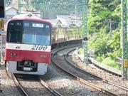 京急電鉄の２１００系電車。品川駅（東京都港区）から横須賀中央駅（神奈川県横須賀市）までを約４５分で走る最速の「快特」は乗車券だけで乗れる＝２００７年６月１１日（杉山淳一さん撮影）