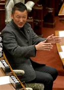 参院本会議に臨む山本太郎議員＝２４日午前、国会・参院本会議場（酒巻俊介撮影）