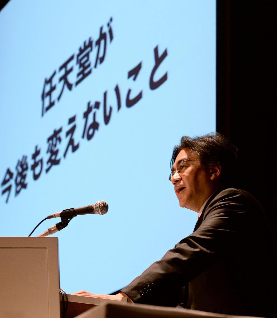 今後の経営戦略について説明する任天堂の岩田聡社長＝３０日午前、東京都千代田区のホテルニューオータニ東京