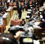 衆院予算委員会で民主党の原口一博氏の質問に対する答弁に臨むＮＨＫの籾井勝人会長（奥中央）＝３１日午後、国会・衆院第１委員室（酒巻俊介撮影）