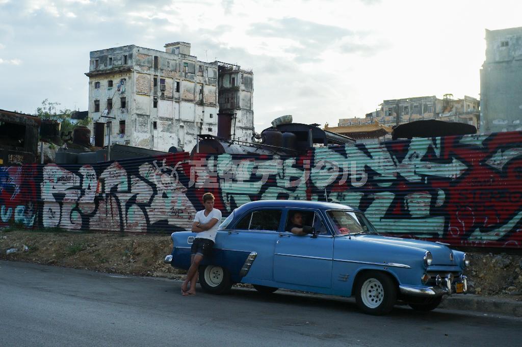いかついアメ車は変わらずキューバの代名詞＝キューバ・首都ハバナ（緑川真実さん撮影）