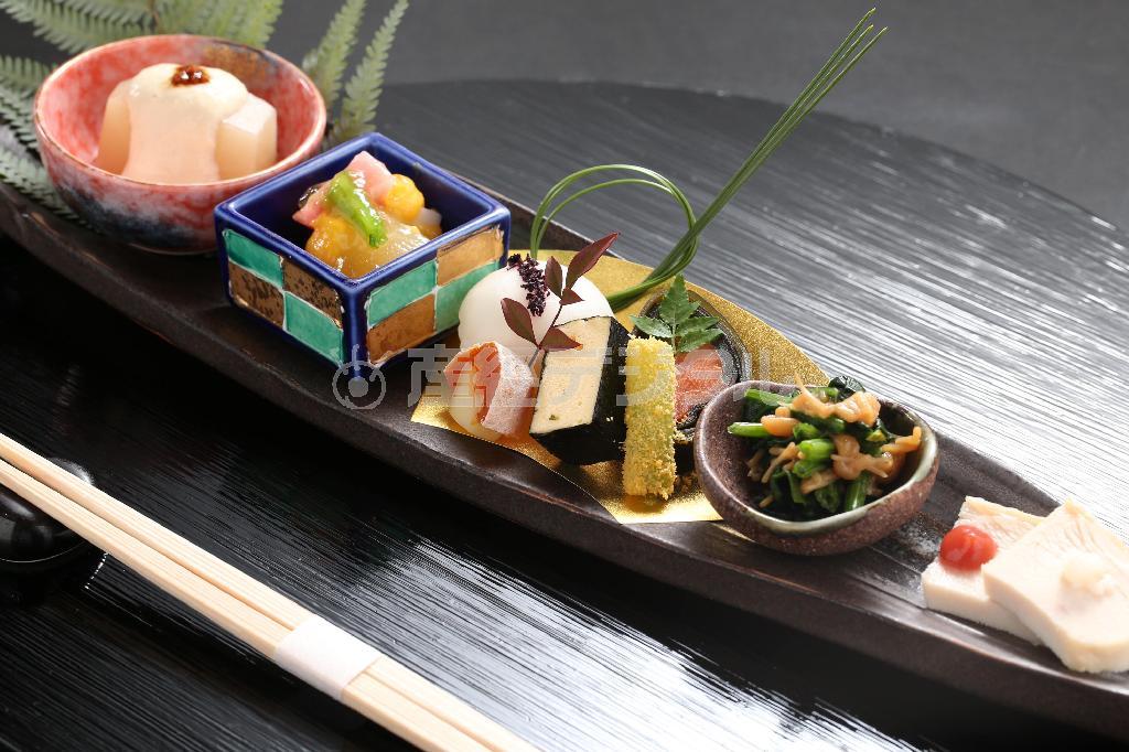 季節の素材で膳を彩る前菜盛り合わせ